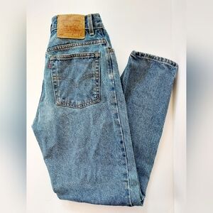 Y2k High Waisted Light Denim Levi 550 Relaxed Fit Tapered Leg size 8 Vintage